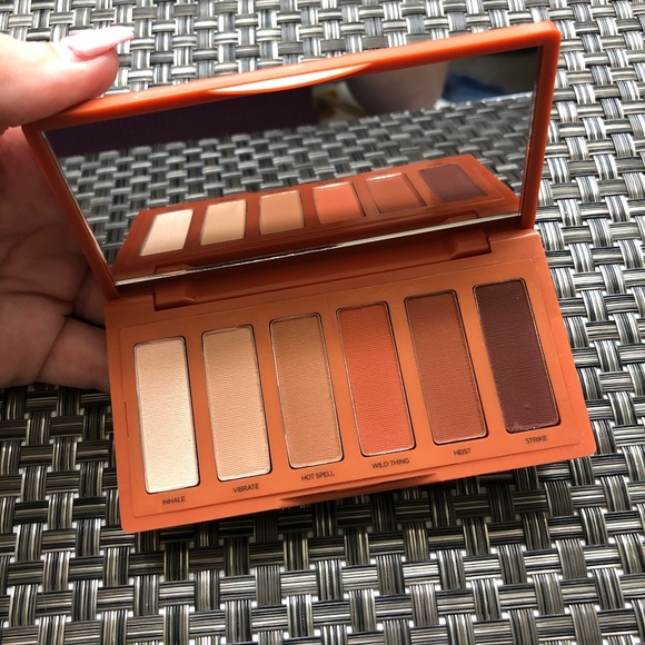 Urban Decay Other - Urban Decay naked petite heat eyeshadow palette